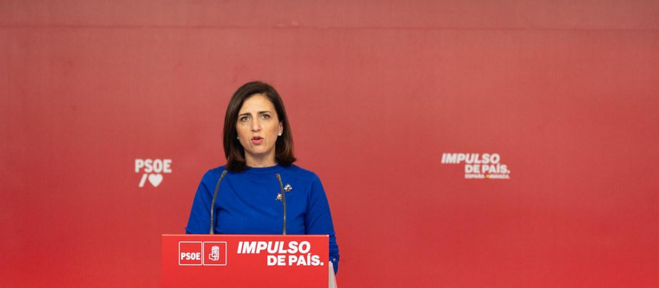 La portavoz del PSOE, Esther Peña, durante la rueda de prensa de este lunes