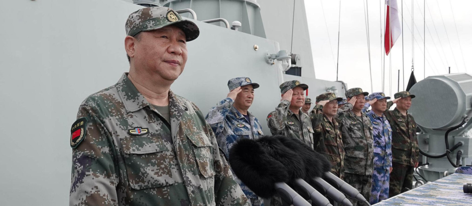 El presidente Xi Jinping durante un desfile naval en 2018