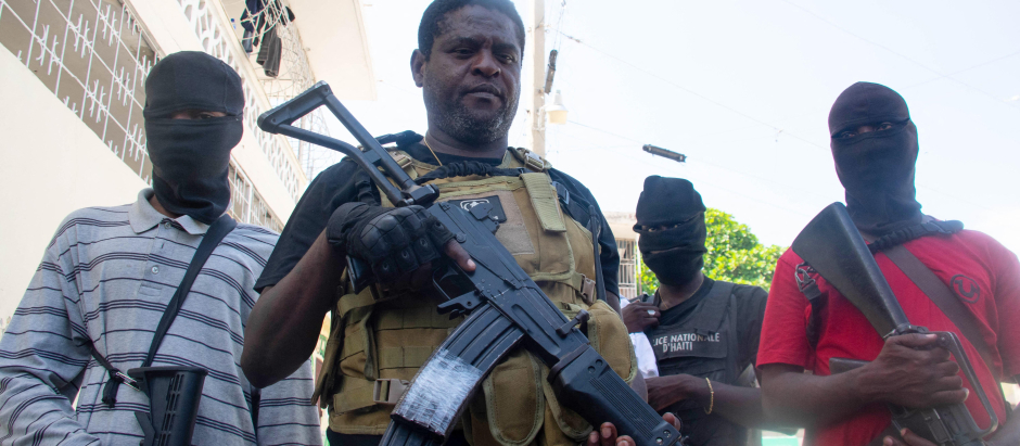 Jimmy "Barbecue" Cherizier, líder del crimen organizado haitiano y miembros de su grupo en Puerto Príncipe
