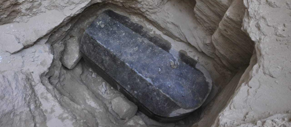 El sarcófago de granito negro de Alejandría