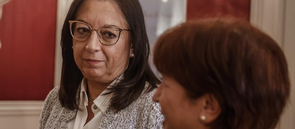 La presidenta de las Cortes de Valencia, Llanos Massó, recibe la Memoria de la Agencia Valenciana de la Lengua