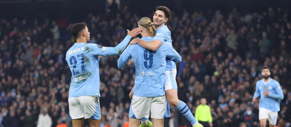 Los jugadores del Manchester City celebran un gol de Haaland