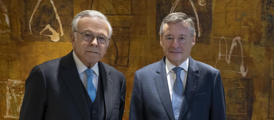 El presidente de CriteriaCaixa, Isidro Fainé (a la izquierda), junto al consejero delegado, Ángel Simón