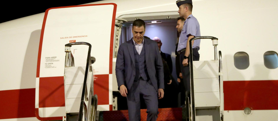 Sánchez baja del avión oficial el pasado martes tras su llegada a Brasil
