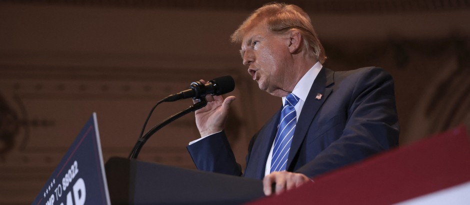 Donald Trump durante un discurso en su mansión de Mar-a-Lago en Florida