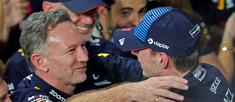 Verstappen celebra su triunfo en el GP de Arabia Saudí junto a Christian Horner