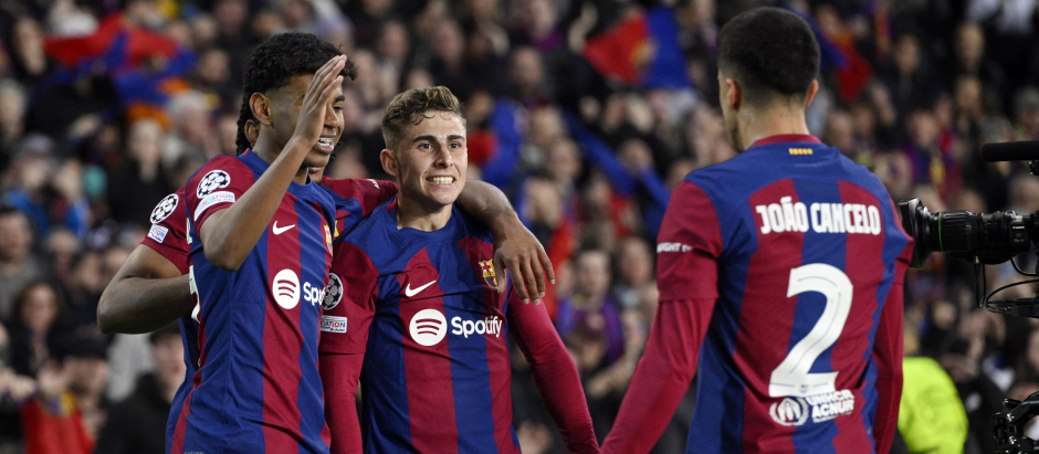 Los jugadores del Barça celebran un gol ante el Napoli