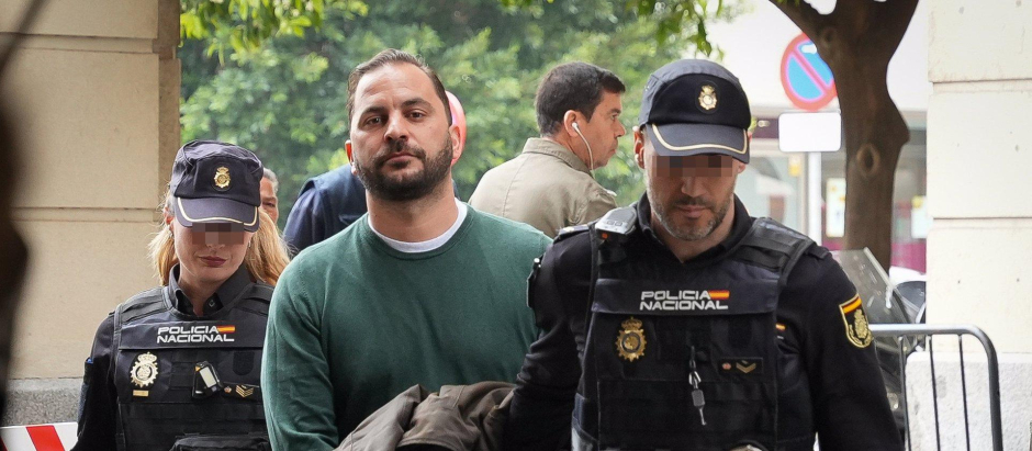 Antonio Tejado, en prisión provisional, a su llegada a los juzgados de Sevilla