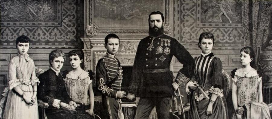 Don Carlos de Borbón y familia (1886)