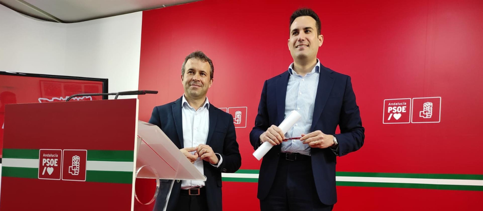 El líder municipal del PSOE en Jaén, Julio Millán, y el senador socialista José Latorre
