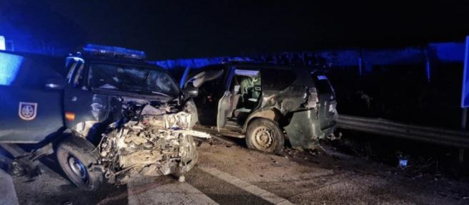 El accidente destrozó cuatro coches de la Guardia Civil, entre ellos dos durísimos Nissan PAtrol GR