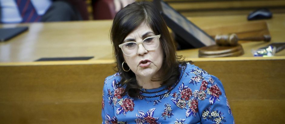 La presidenta de Hablamos Español, Gloria Lago, durante su intervención e las Cortes Valencianas