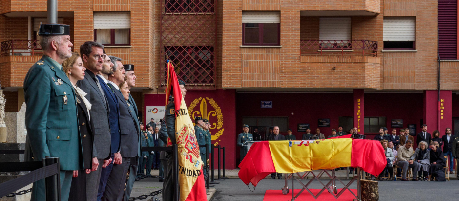 Homenaje a los guardias civiles fallecidos en el control de la AP-4 en Logroño