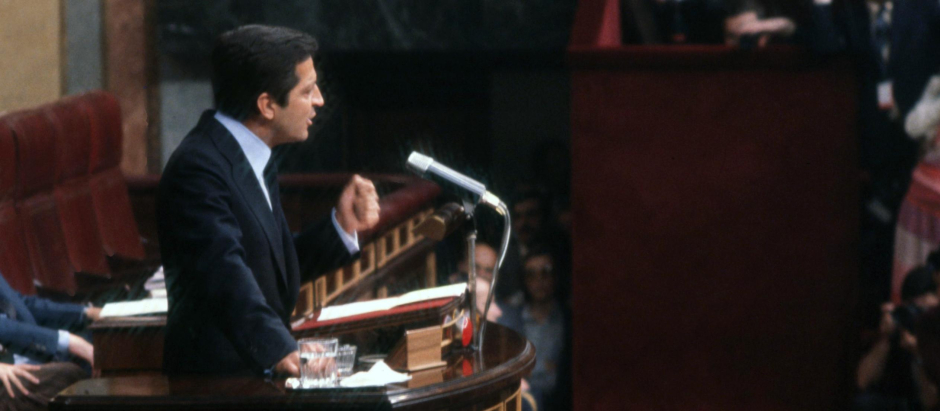 Adolfo Suárez, en el Congreso de los Diputados en 1986