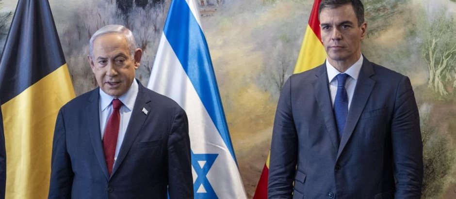Sánchez con el primer ministro de Israel, Benjamin Netanyahu, en Jerusalén el pasado noviembre, cuando viajó para aportar ideas tras el atentado de Hamás