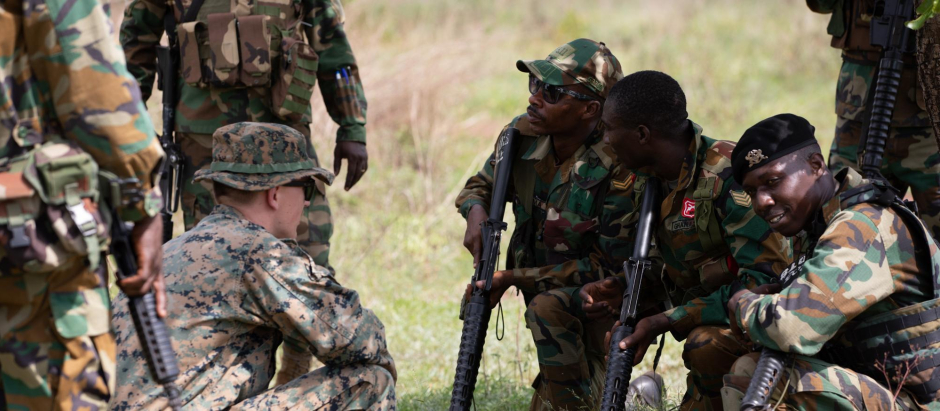 Fuerzas estadounidenses y de Ghana, durante un entrenamiento de combate en African Lion 2023