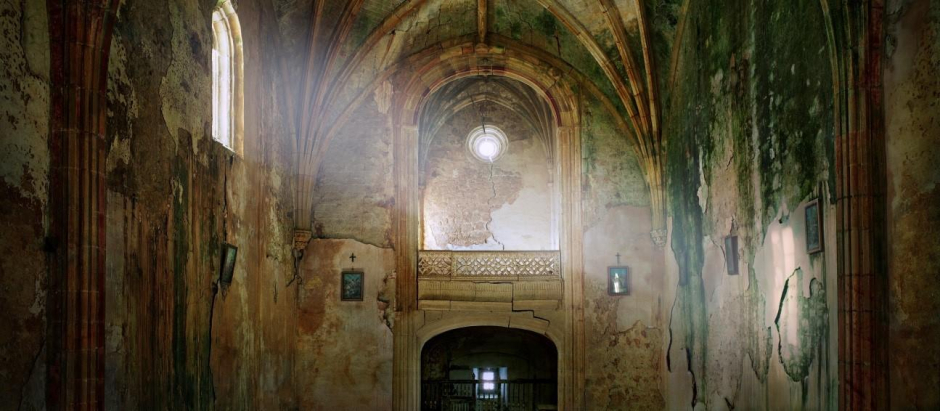 La enigmática iglesia de Fuenteodra, poco antes de su rehabilitación