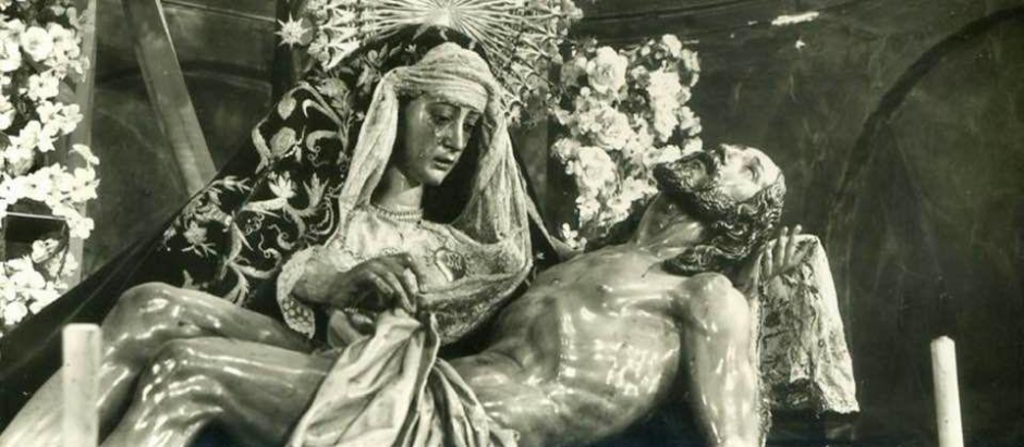 Fotografía antigua de la Virgen de las Angustias