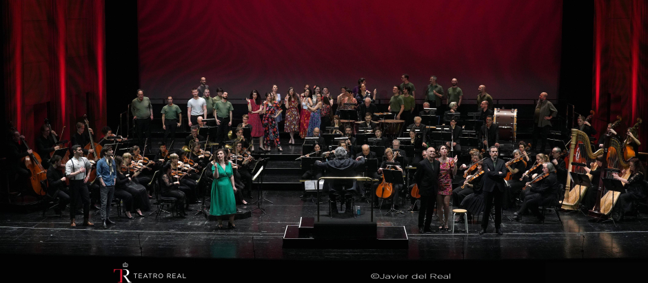 Escena de "Carmen" en el Teatro Real
