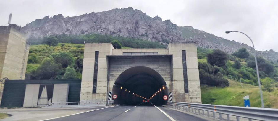 Acceso al túnel del Negrón