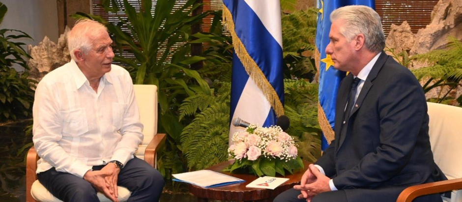 Joseph Borrell y el heredero de la dictadura cubana Miguel Díaz Canel en La Habana (2023)