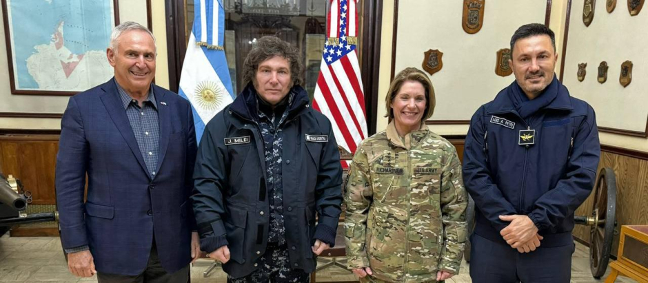 El presidente de Argentina Javier Milei y una delegación de EE.UU. en la Patagonia