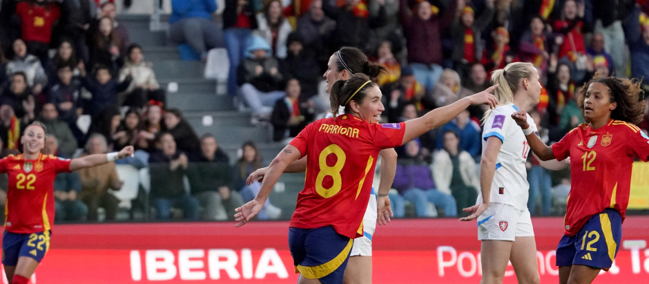 Mariona Caldentey celebra su gol ante República Checa