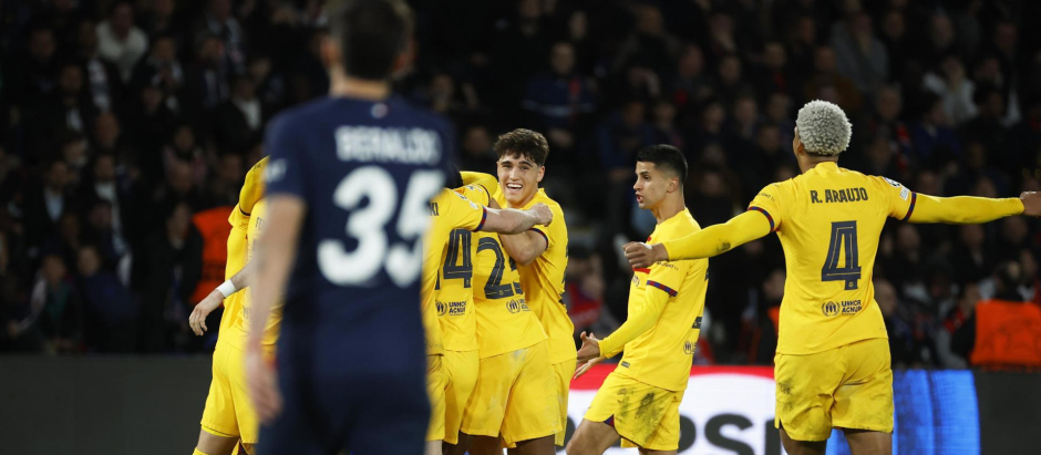Los jugadores del Barça celebran el gol de Christensen