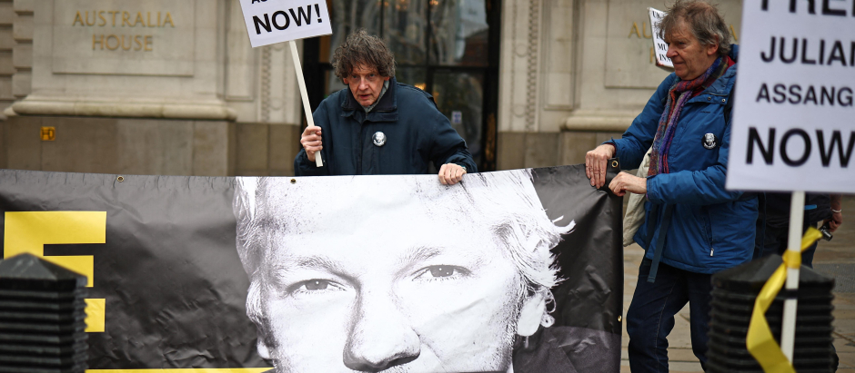 Simpatizantes de Julian Assange protestan en Londres exigiendo su liberación