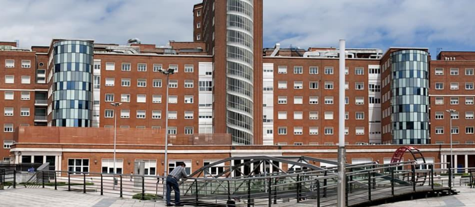Hospital Universitario Cruces  que forma parte de la OSI Ezkerraldea Enkarterri Cruces y pertenece a Osakidetza