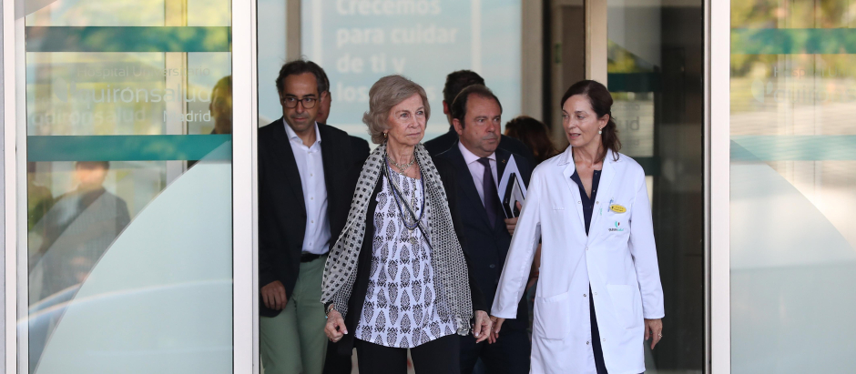La Reina Sofía, a la salida del hospital Quirón de Pozuelo de Alarcón en 2019