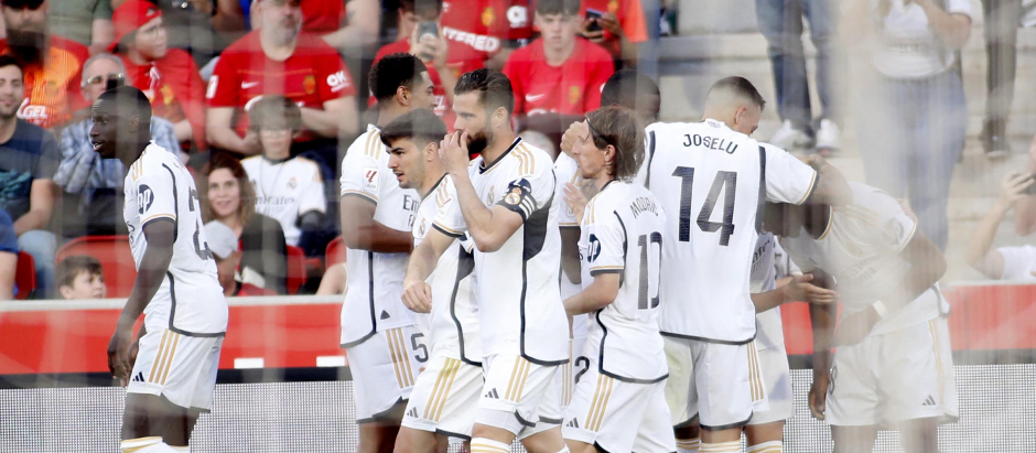 Los jugadores del Madrid celebran el 0-1 de Tchouaméni