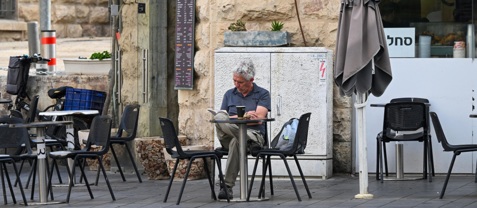 Los israelíes han tratado de hacer vida normal en Jerusalén pese a la alerta