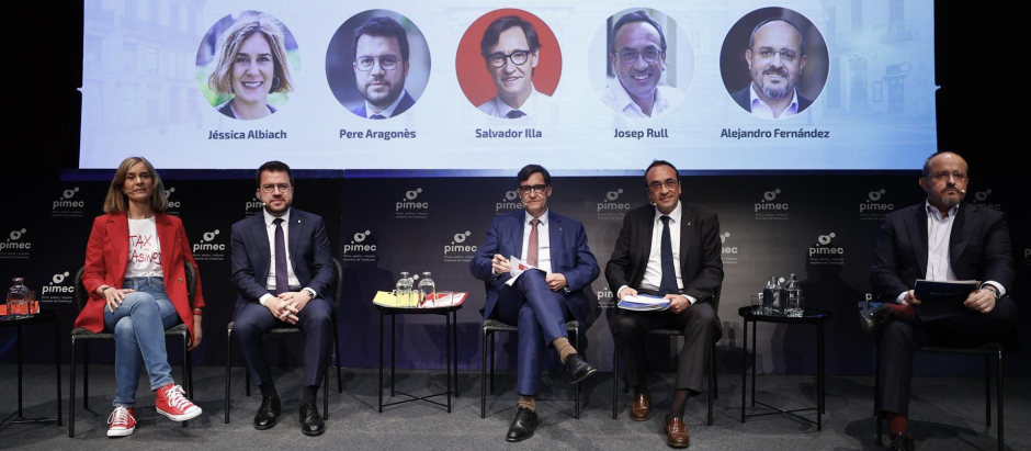 Los candidatos del PSC, Salvador Illa (c); ERC, Pere Aragonès (2i); Junts, Josep Rull (2d); Comunes, Jéssica Albiach (i) y PPC, Alejandro Fernández) (d)