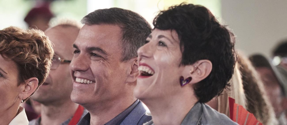 presidente del Gobierno, Pedro Sánchez, y la candidata a la alcaldía de Pamplona, Elma Saiz
