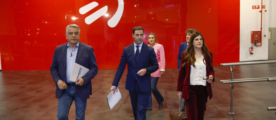 Los candidatos de los partidos políticos se dirigen al debate que se ha desarrollado en la televisión pública vasca