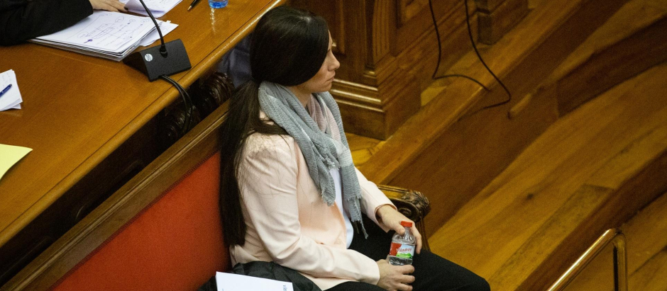 Rosa Peral sentada en el banquillo, en 2020.