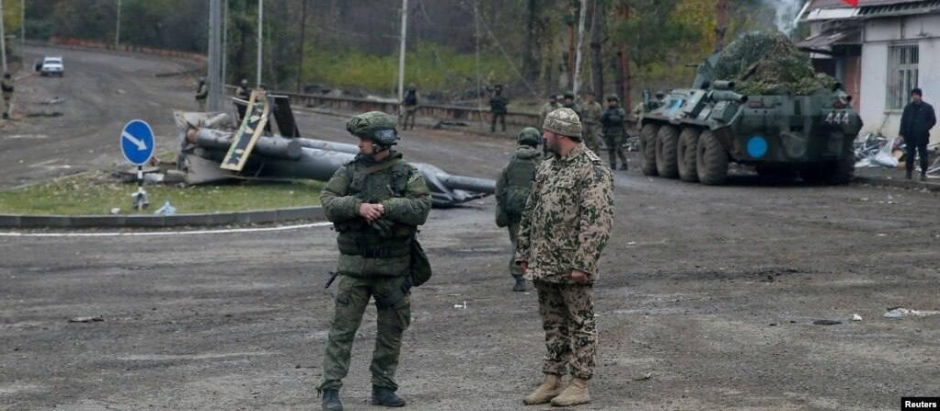 Las tropas rusas abandonan el territorio de Nagorno Karabaj ocupado por Azerbaiyám