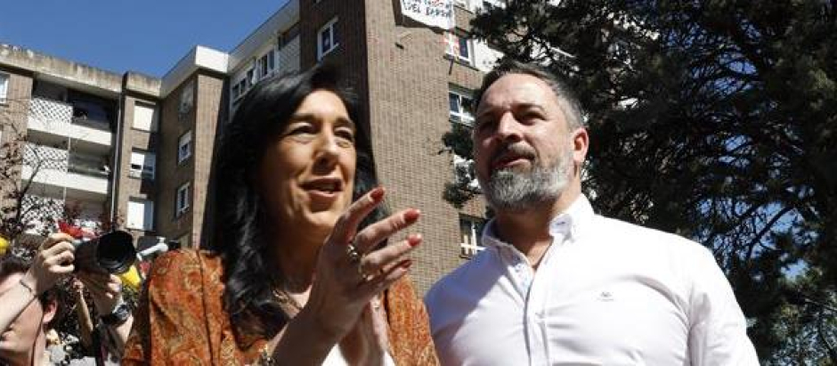 Abascal y Amaia Martínez en un acto electoral en Guecho, Vizcaya