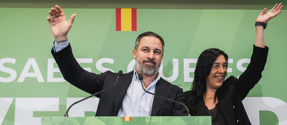 Santiago Abascal y Amaia Martínez, en la noche electoral del 21 de abril