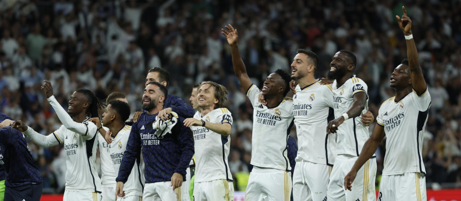 Los jugadores del Real Madrid celebran la victoria ante el Barcelona