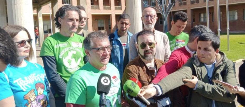 Rueda de prensa de los sindicatos educativos valencianos en los que anuncian una huelga para el 23 de mayo