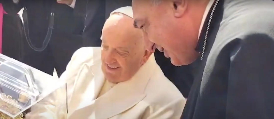 El Papa Francisco junto a monseñor Benavent, arzobispo de Valencia