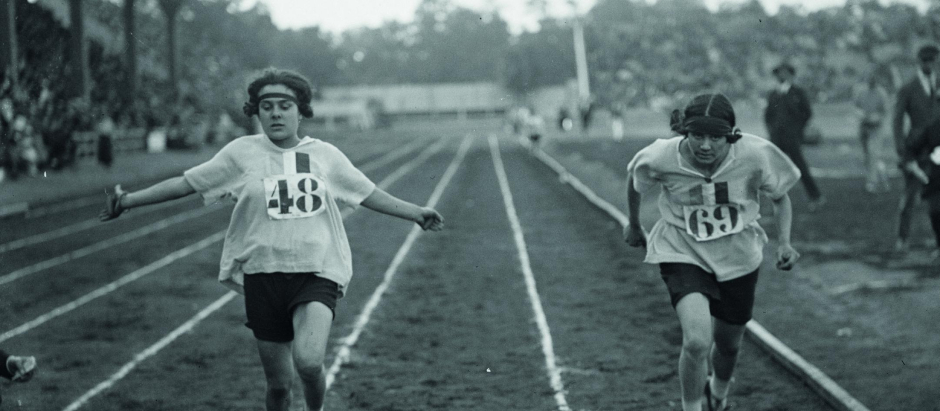 La exposición recoge momentos históricos, como la prueba de los 1000 metros en los Mundiales Femeninos de 1922
