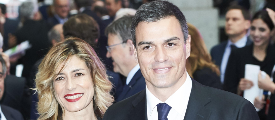El presidente del Gobierno, Pedro Sánchez, junto a su mujer Begoña Gómez