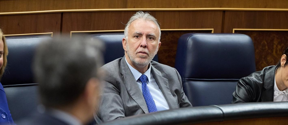 El ministro de Política Territorial y Memoria Democrática, Ángel Víctor Torres durante una sesión de control al Gobierno
