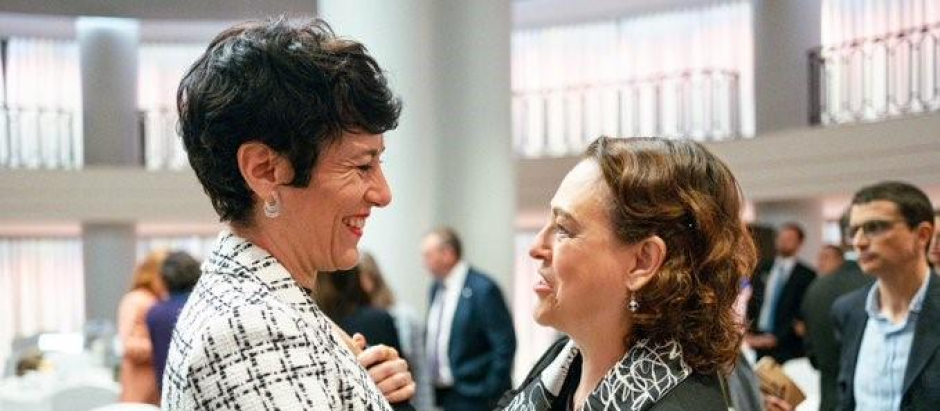 La ministra de Ministerio de Inclusión, Elma Saiz, y la exministra Magdalena Valerio