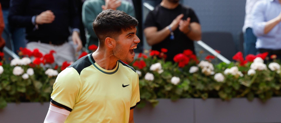 Carlos Alcaraz barrió a Shevchenko en su debut en el Mutua Madrid Open