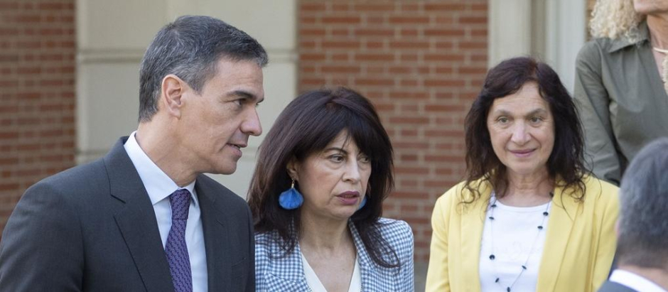 El presidente del Gobierno, Pedro Sánchez, y la ministra de Igualdad, Ana Redondo,