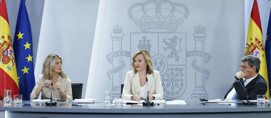 Yolanda Díaz, Pilar Alegría y José Luis Escrivá durante la rueda de prensa posterior a la reunión del Consejo de Ministros